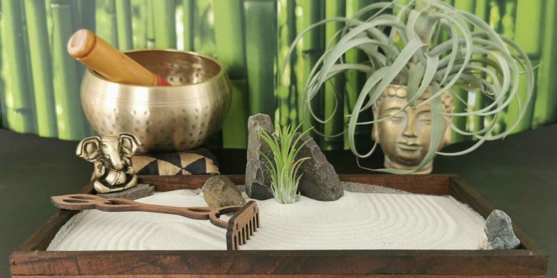 Miniatur Zen-Garten mit Harke rechteckig